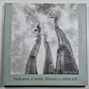 Nohama v zemi, hlavou v oblacích