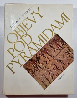 Objevy pod pyramidami