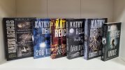 6x Kathy Reichs (brožované) - Virus / Ďáblovy kosti / Sbírka kostí / Svědectví kostí / 206 kostí / Omnibus (Svaté kosti, Kosti v písku, Kosti na popel) - 